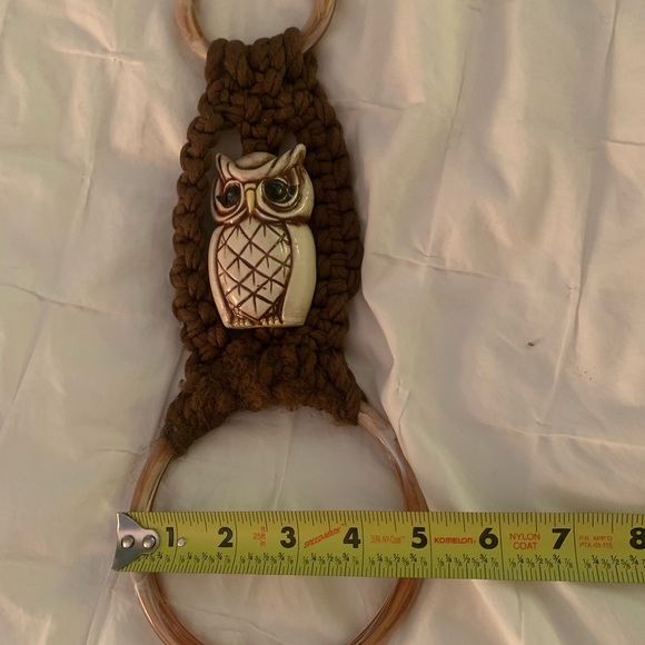 Vintage Handmade 70s Brown Macrame Owl Towel Holder - Picture 4 of 7